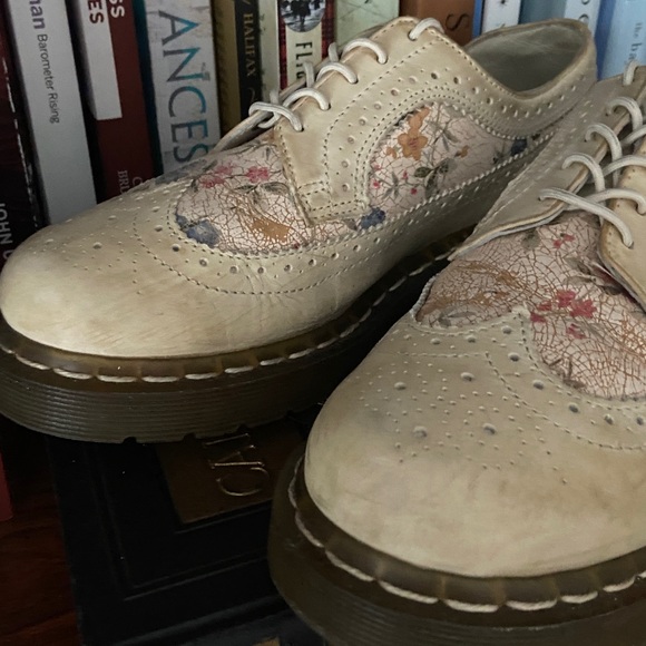 Dr. Martens Floral Crackle Brogue Wingtip Bone 12368 Oxford Shoes Women's Size 6 - Picture 5 of 16
